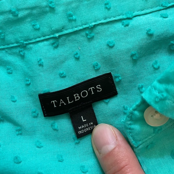 Beautiful, soft and fun button down - Picture 3 of 4